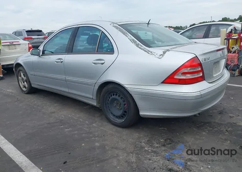 2002 Mercedes-Benz C 320 z USA, uszkodzony, nr VIN WDBRF64J62F146123